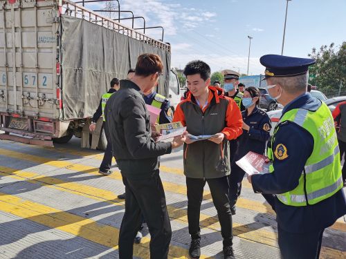 平安产险福建分公司：122交通安全宣传日，平安守护者在行动（拍摄者：颜铭铁）